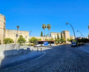 Vista exterior de Edifici en venda en Jerez de la Frontera