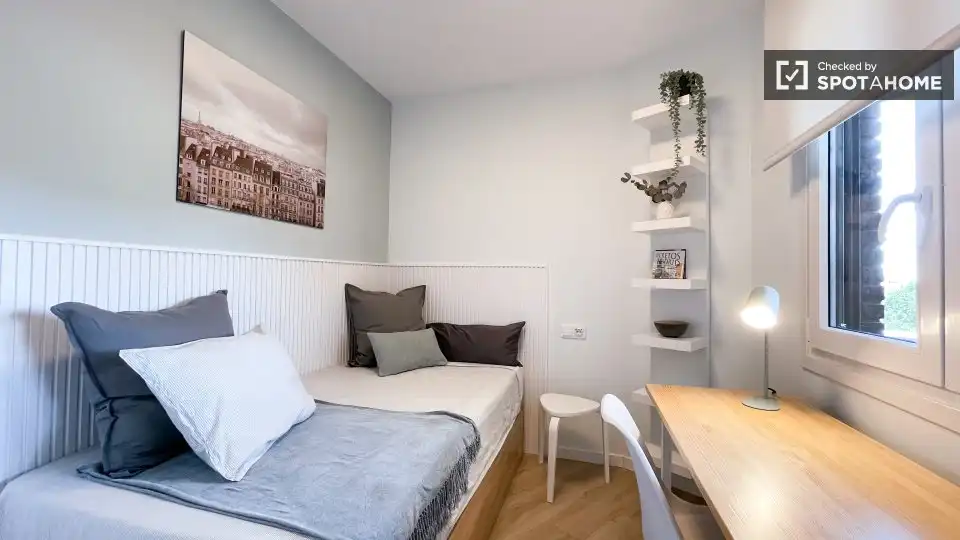 Bedroom of Flat for rent in Madrid  with Air Conditioner, Heating and Furnished