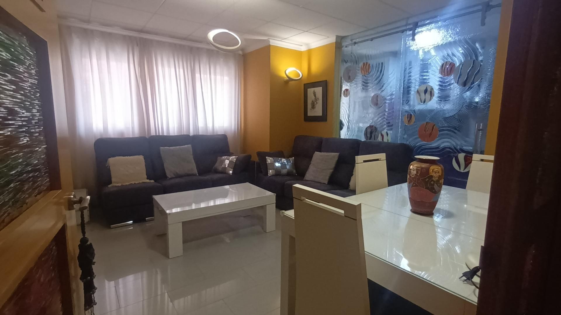 Sala d'estar de Pis en venda en Villena amb Calefacció i Traster