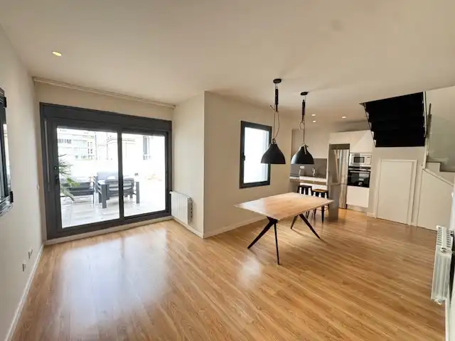 Comedor de Dúplex de alquiler en Girona Capital con Aire acondicionado, Calefacción y Parquet