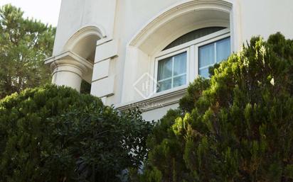 Vista exterior de Casa o xalet en venda en Gavà amb Aire condicionat, Jardí privat i Terrassa