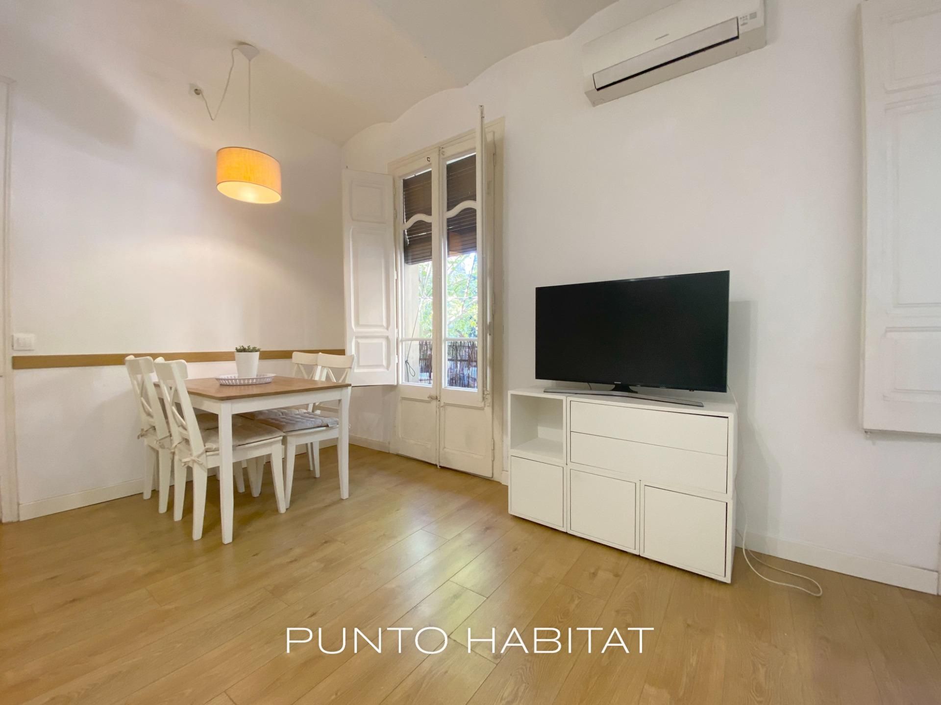 Living room of Flat for sale in  Barcelona Capital  with Air Conditioner, Heating and Parquet flooring