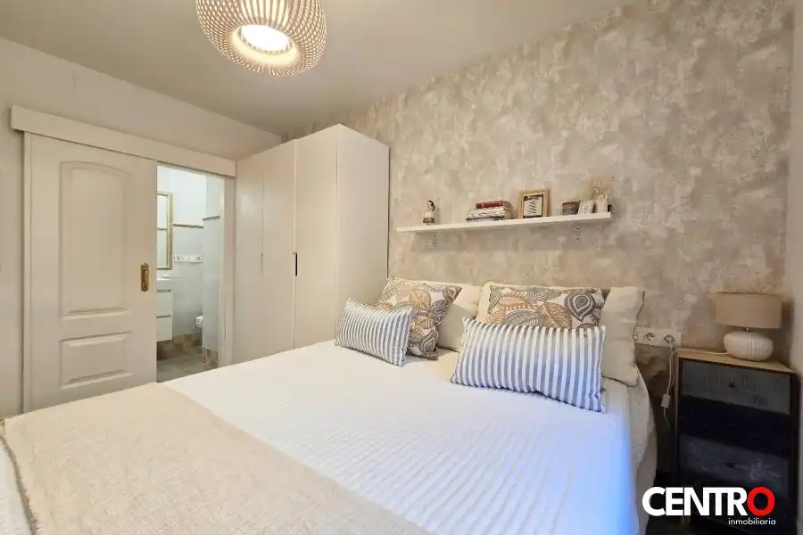 Dormitori de Apartament de lloguer en Granada amb Aire condicionat