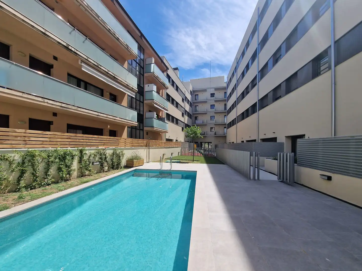 Piscina de Piso de alquiler en Girona con Aire acondicionado, Calefacción y Trastero
