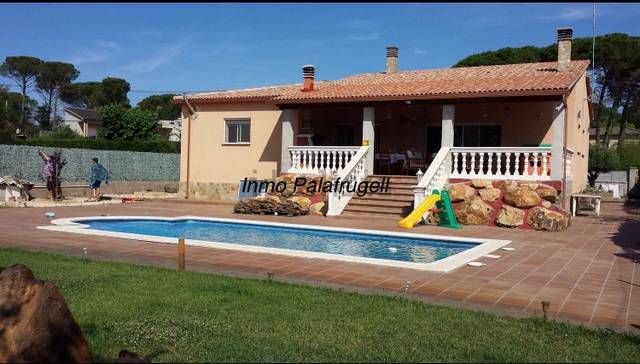 Casa-chalet en Venta en Carrer Pompeu Fabra en Caldes de Malavella