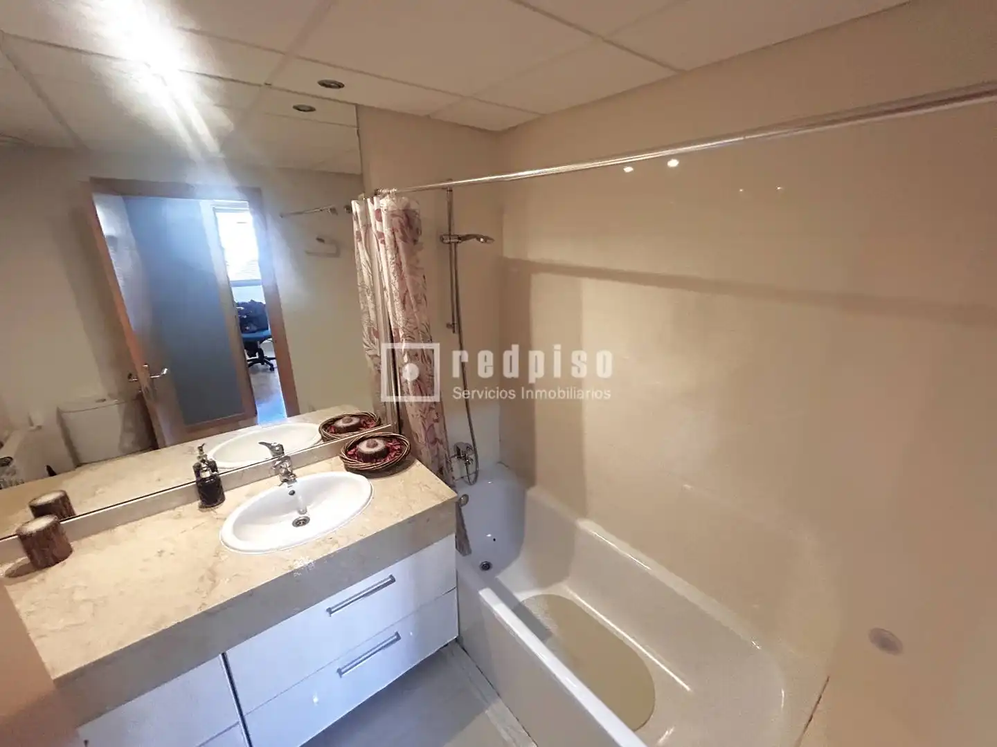 Bathroom of Flat for sale in Parla  with Air Conditioner, Heating and Private garden