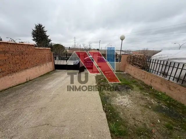 Aparcament de Casa o xalet en venda en Otero amb Calefacció, Jardí privat i Balcó