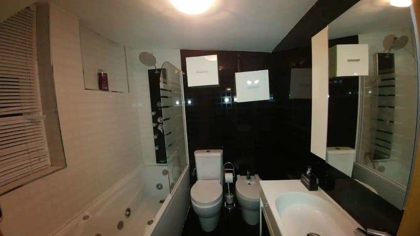 Bathroom of Detached homes for rent in Algeciras  with Air Conditioner and Furnished