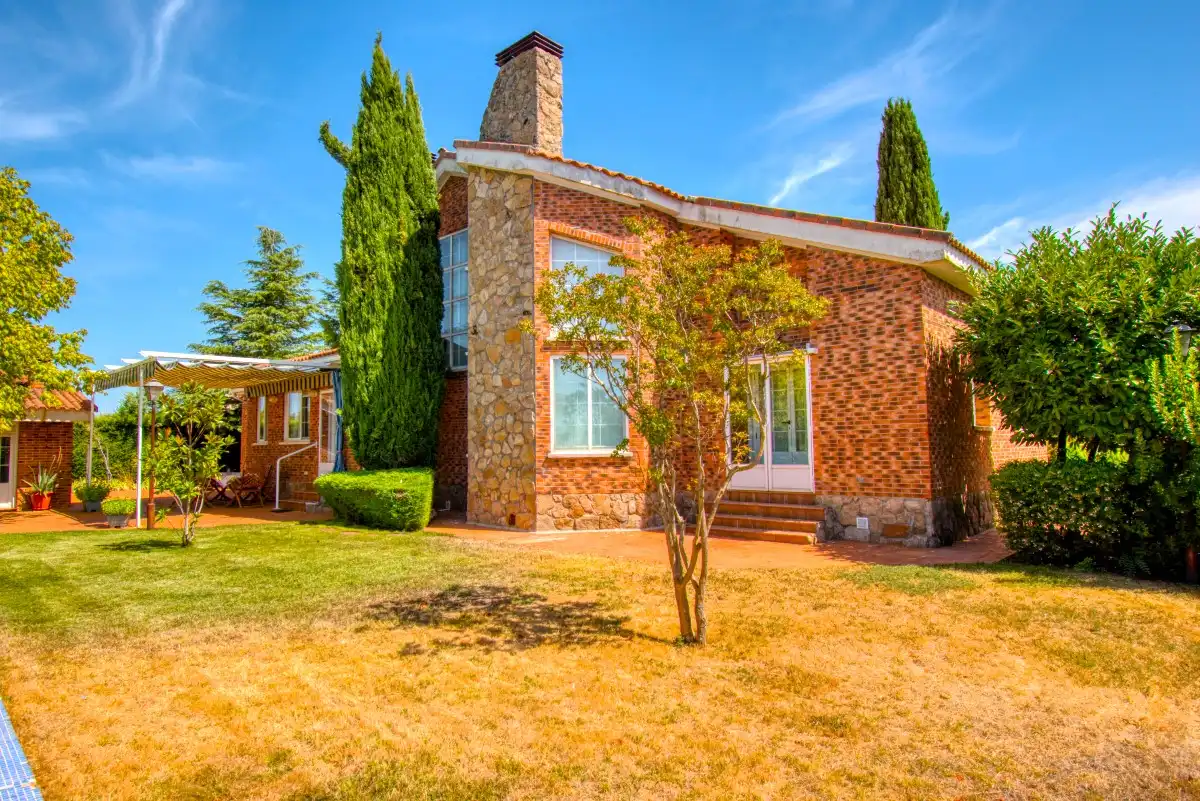 Vista exterior de Casa o chalet en venta en Nuevo Baztán con Aire acondicionado, Calefacción y Jardín privado