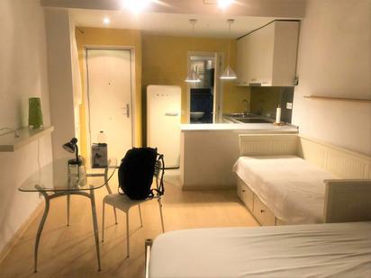 Dormitori de Apartament en venda en  Barcelona Capital amb Aire condicionat i Terrassa