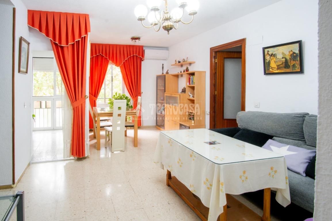 Sala de estar de Piso en venta en  Granada Capital