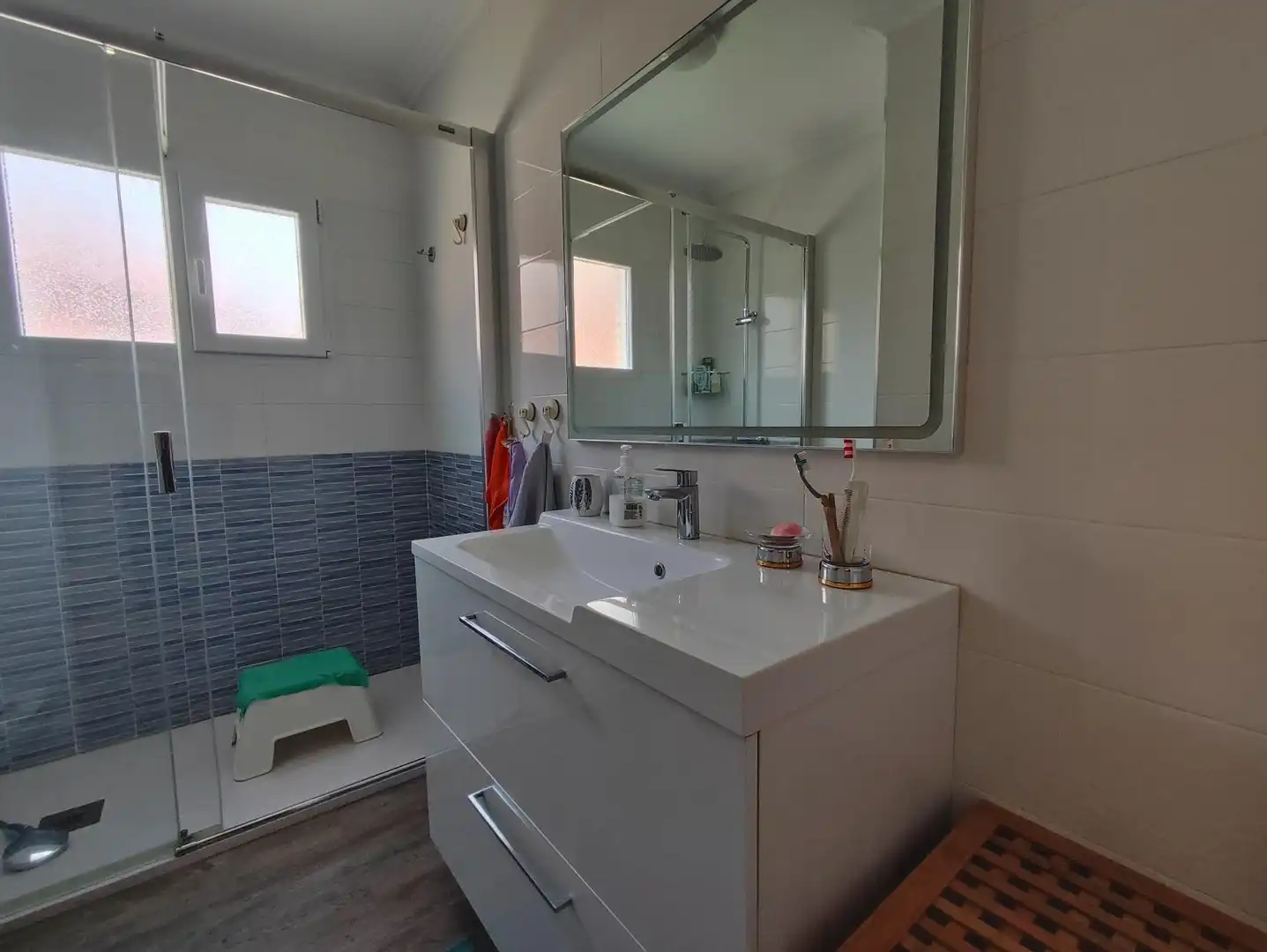 Bathroom of Flat for sale in Vigo   with Private garden, Storage room and Swimming Pool