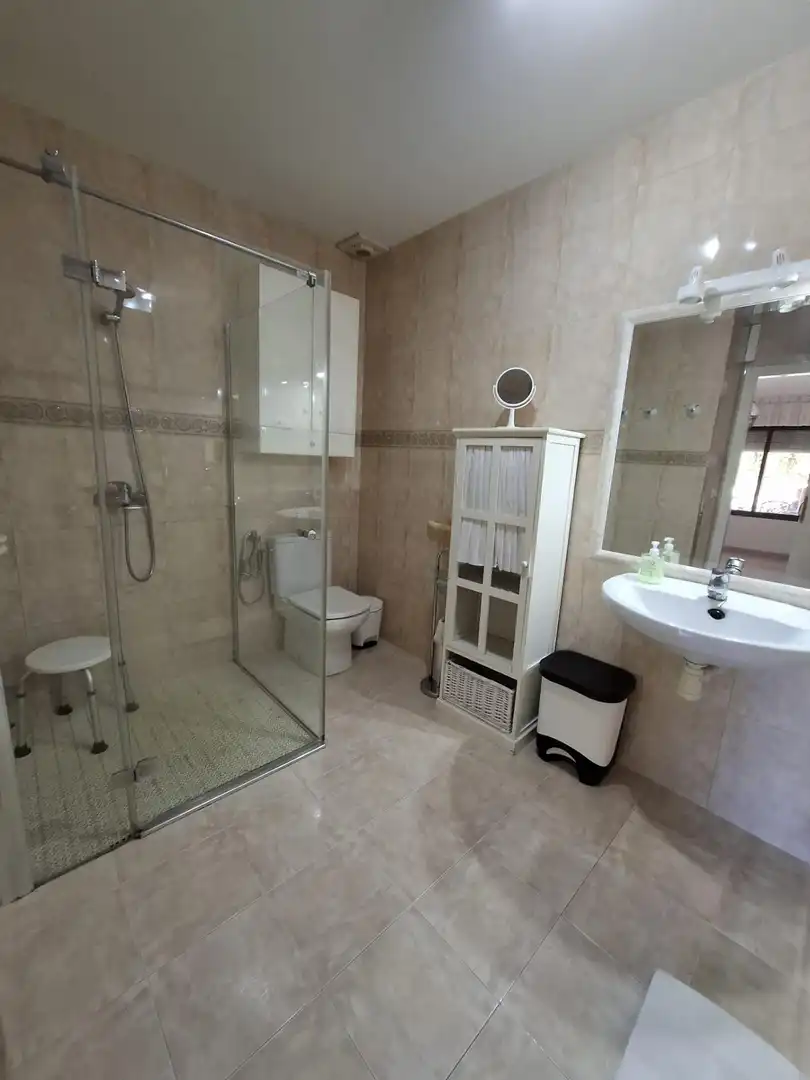 Badezimmer von Einfamilien-Reihenhaus zum Verkauf in Águilas mit Klimaanlage, Privatgarten und Terrasse