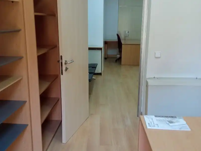 Büro zur Miete in Alcalá de Henares mit Klimaanlage, Heizung und Möbliert