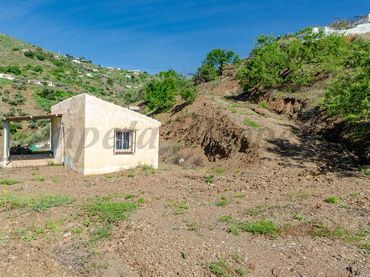 Casa rústica con jardín en venta en Cómpeta