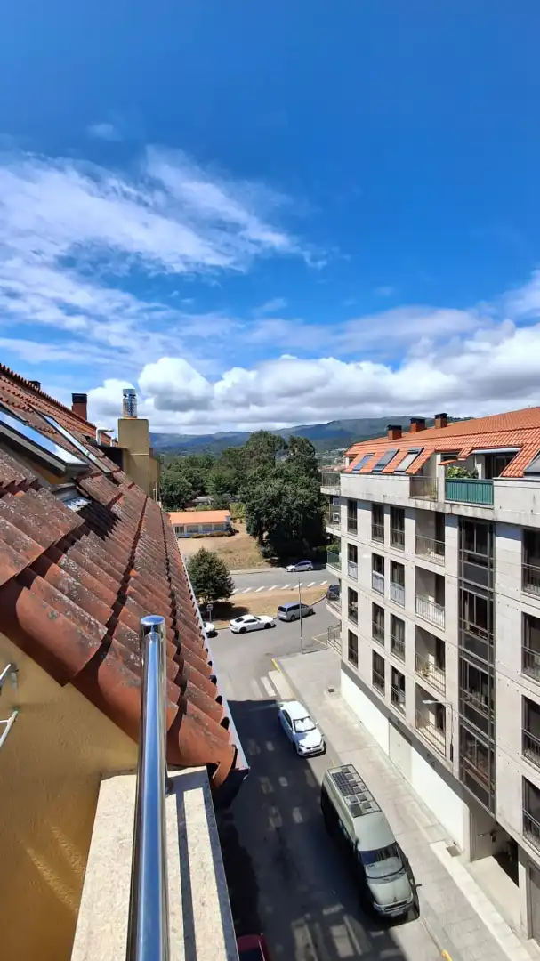 Vista exterior de Àtic en venda en Boiro amb Calefacció, Terrassa i Traster