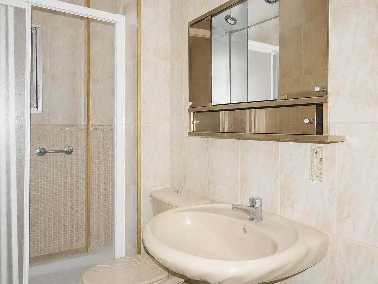 Baño de Planta baja en venta en San Juan de Aznalfarache con Trastero y Amueblado