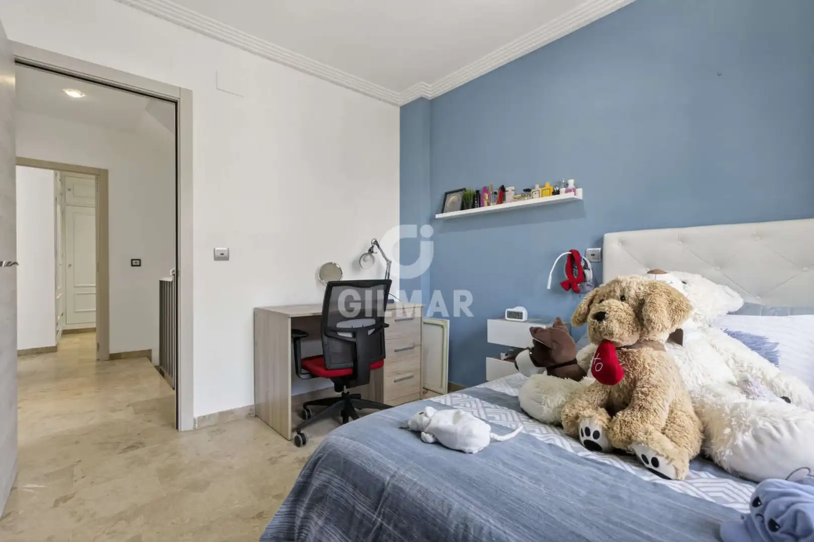 Dormitori de Casa adosada en venda en Montequinto amb Calefacció i Jardí privat