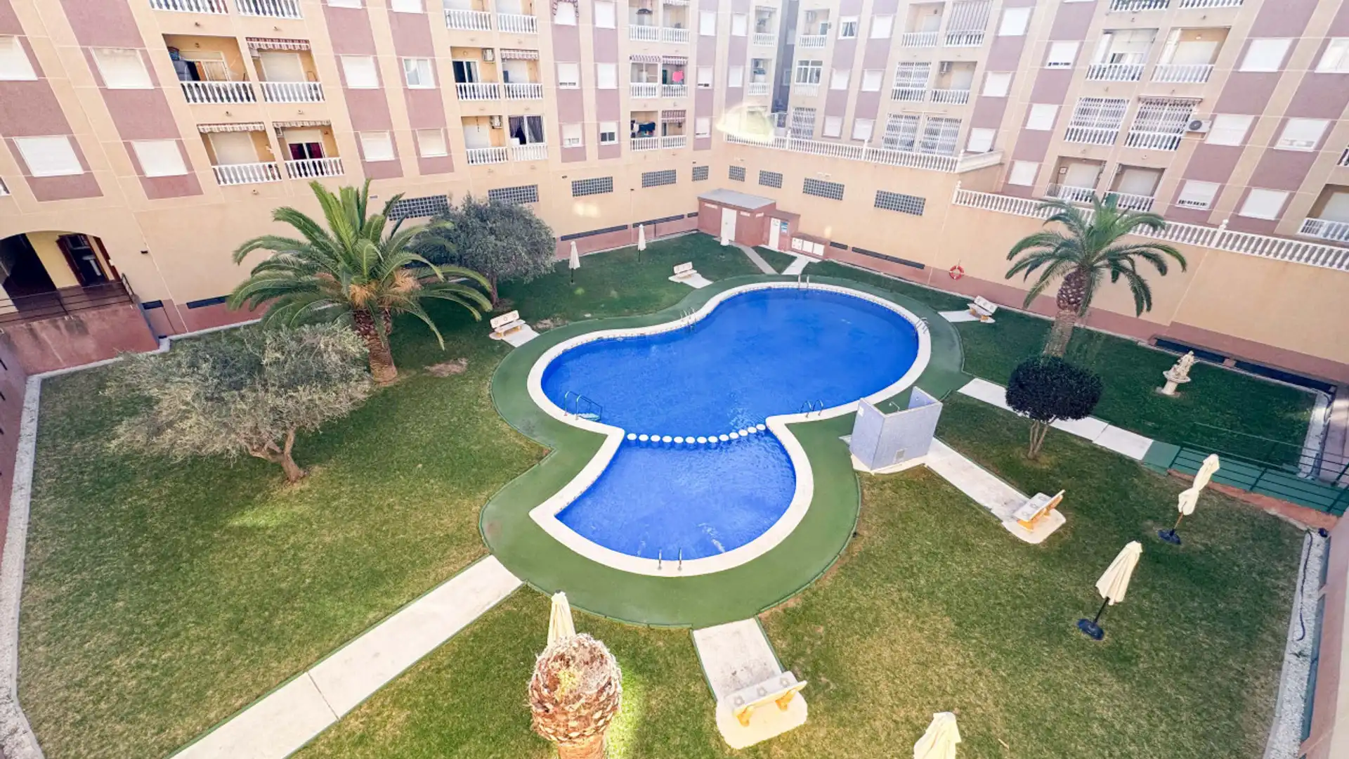 Piscina de Apartamento en venta en Torrevieja con Aire acondicionado, Calefacción y Terraza