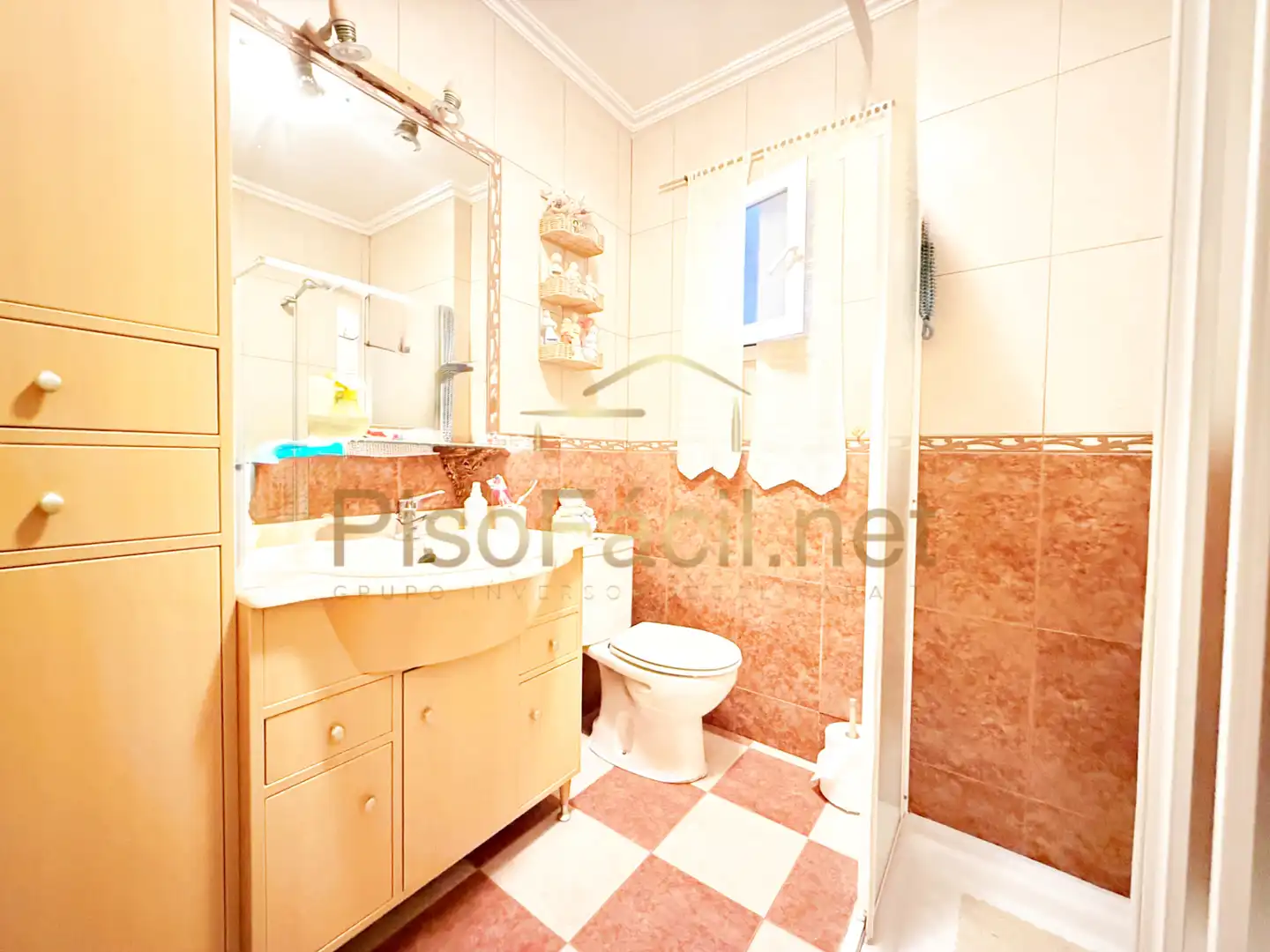 Bathroom of Commercial properties for sale in Parla  with Heating