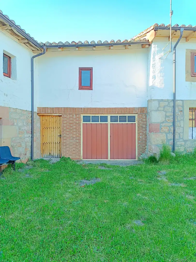 Vista exterior de Casa o chalet en venta en Salinas de Pisuerga