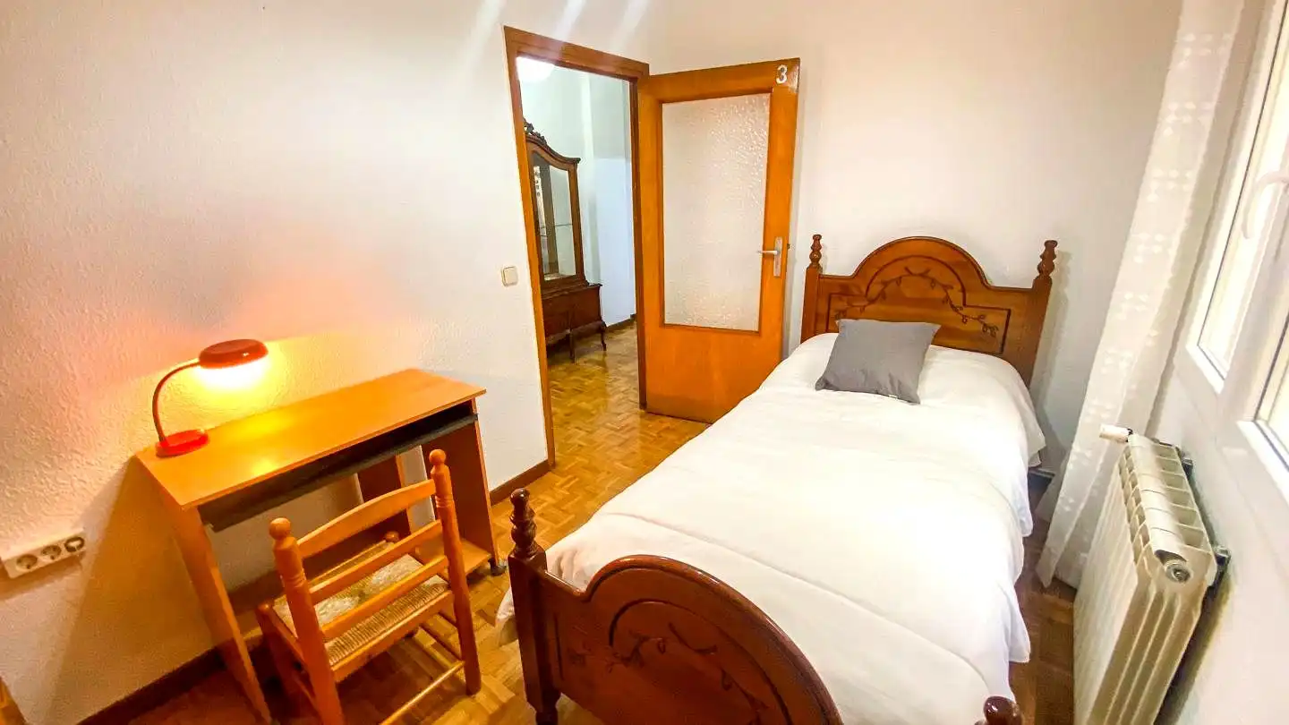Schlafzimmer von Wohnung zur Miete in Arganzuela