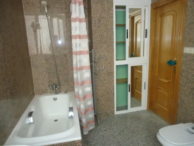 Bathroom of Flat for rent in Granada  with Air Conditioner, Furnished and Washing machine