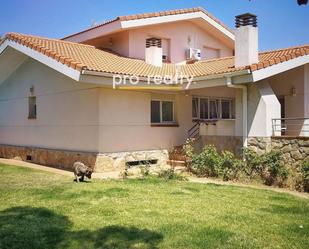 Exterior view of House or chalet for sale in Valdemorillo  with Air Conditioner and Terrace