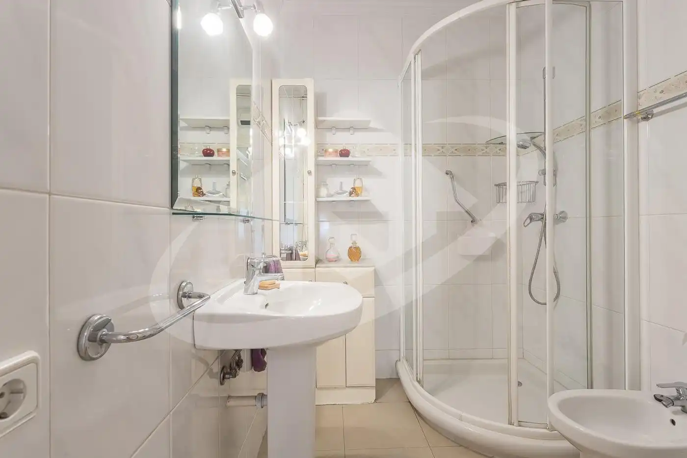 Badezimmer von Wohnung zum Verkauf in Sabadell mit Klimaanlage, Heizung und Balkon
