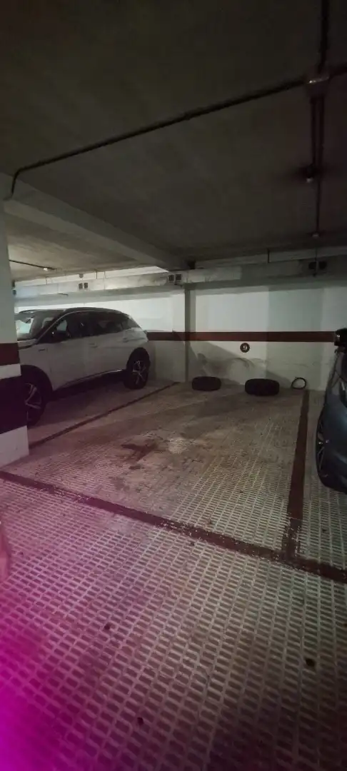 Aparcament de Pis en venda en Ourense Capital  amb Calefacció, Parquet i Traster