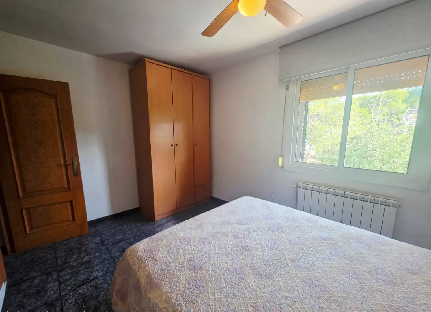 Habitación de Casa adosada en venta en El Vendrell con Calefacción y Trastero