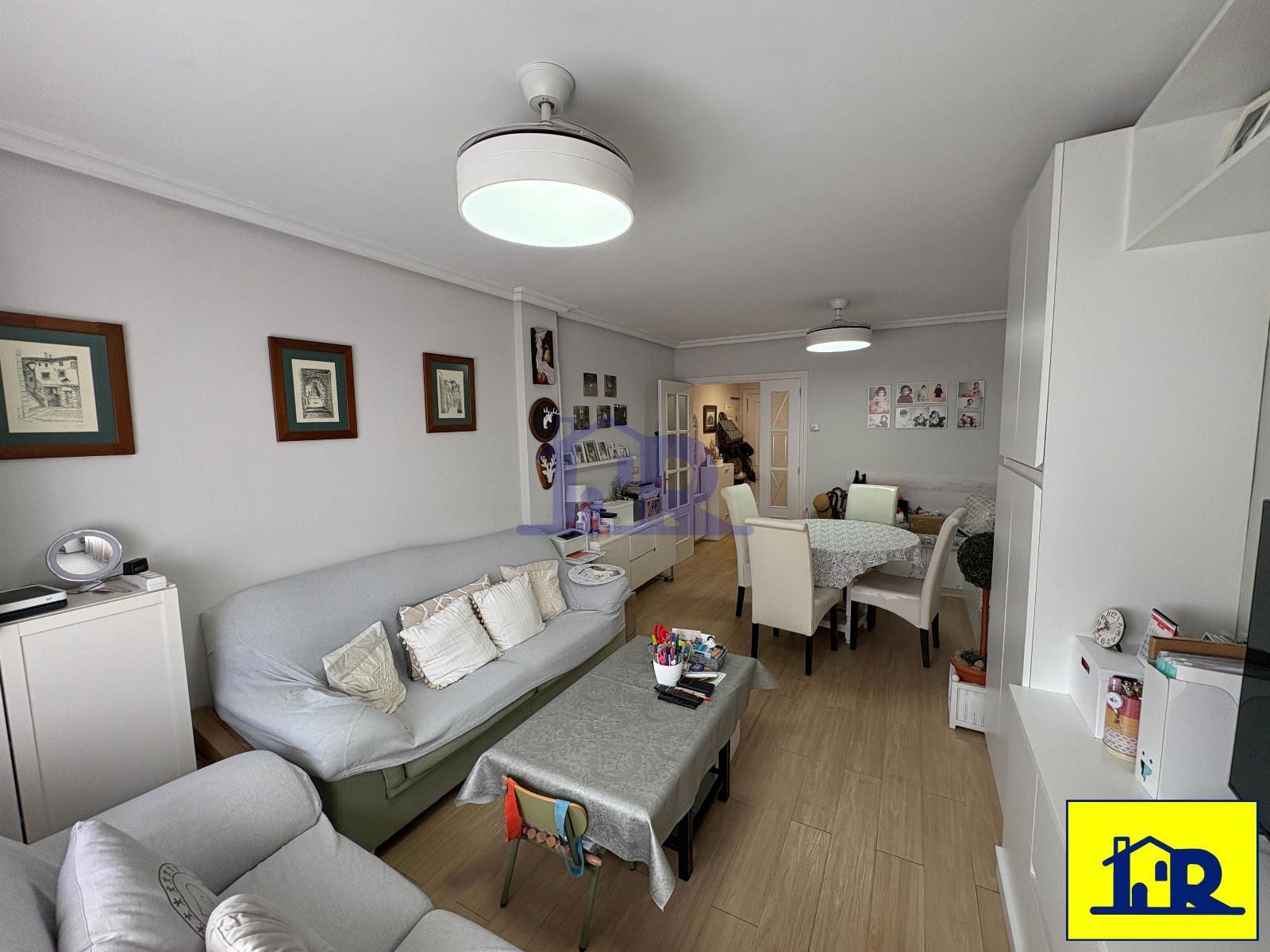 Sala de estar de Piso en venta en Cuenca Capital con Calefacción, Terraza y Trastero