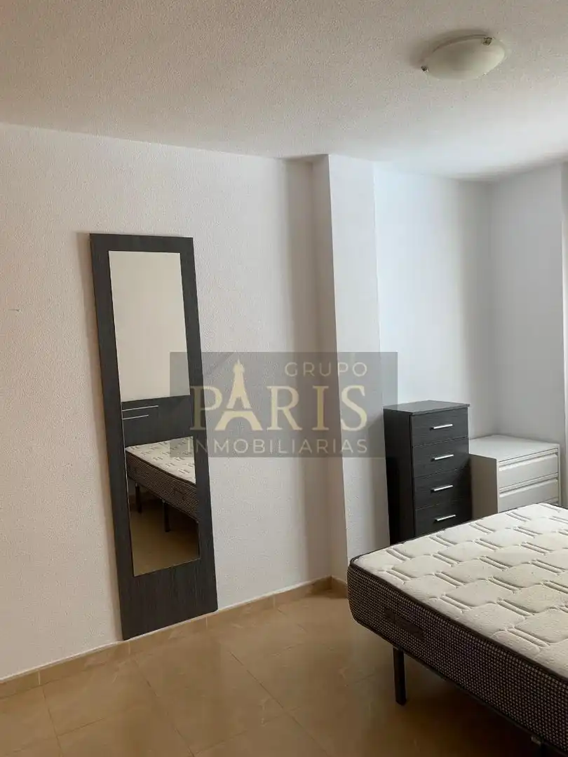 Habitación de Piso de alquiler en La Unión con Trastero y Amueblado