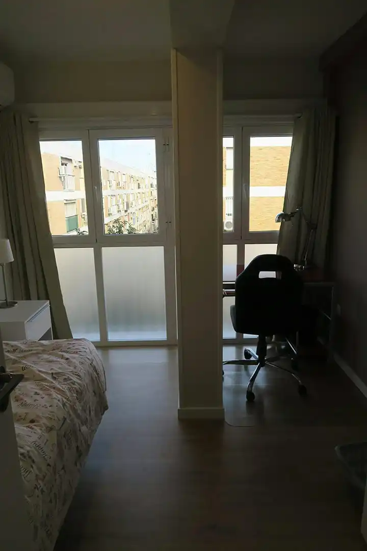 Bedroom of Flat for share in Sevilla  with Air Conditioner, Heating and Furnished