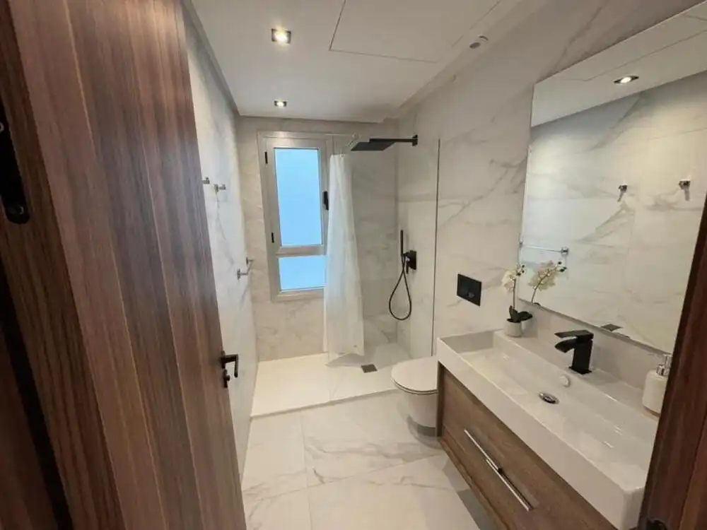Baño de Apartamento de alquiler en Marbella con Aire acondicionado, Terraza y Piscina