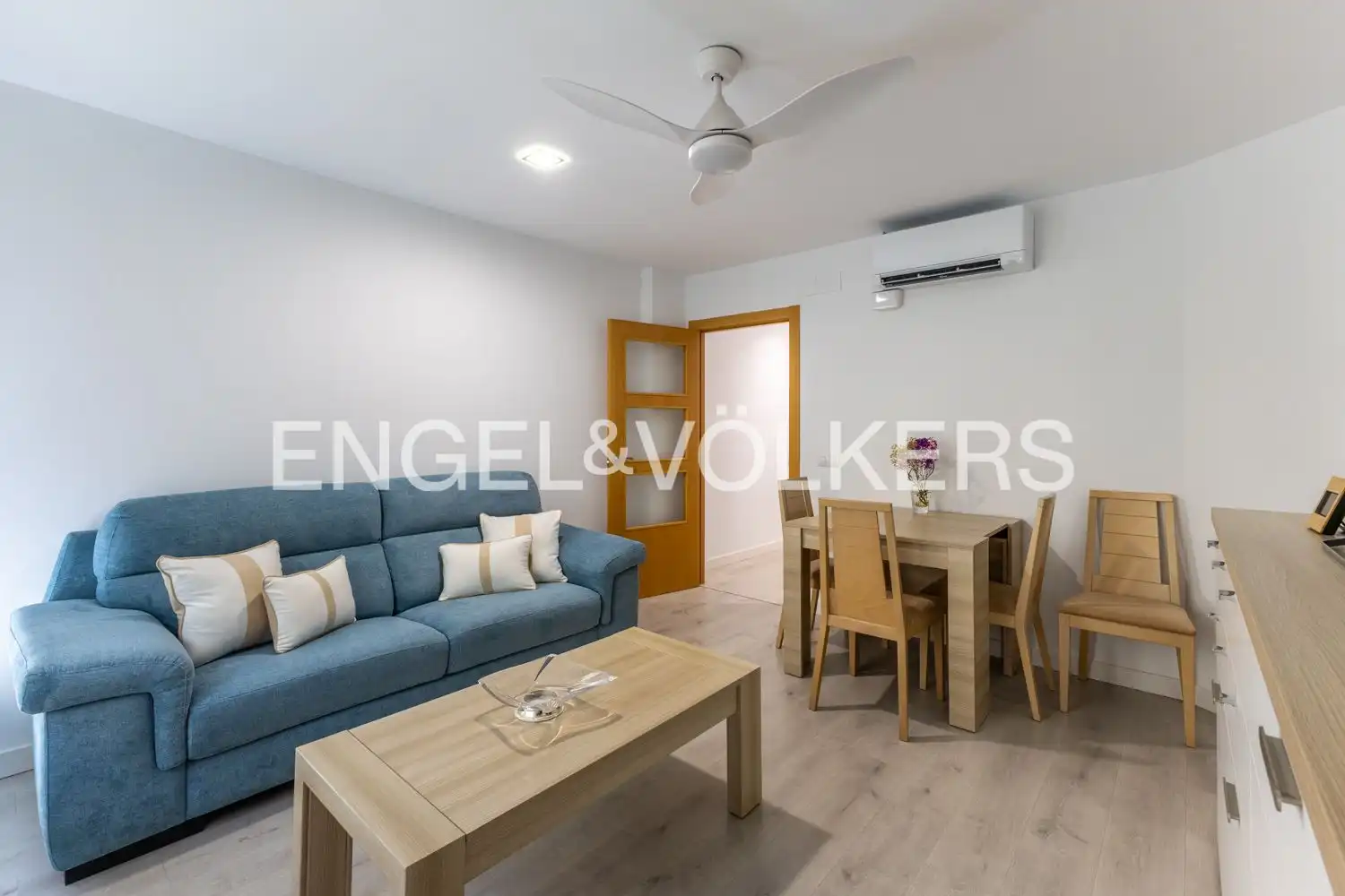 Living room of Flat for sale in Valencia  with Air Conditioner and Heating