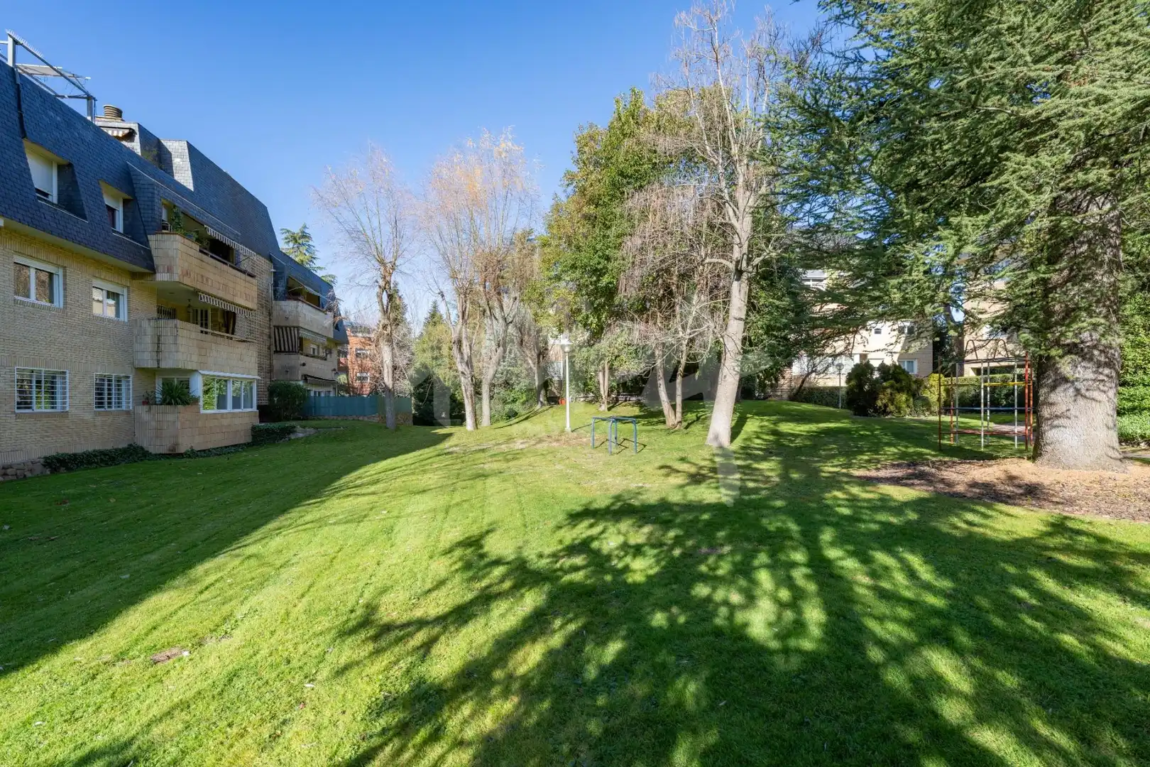 Vista exterior de Piso en venta en Majadahonda con Calefacción, Jardín privado y Terraza