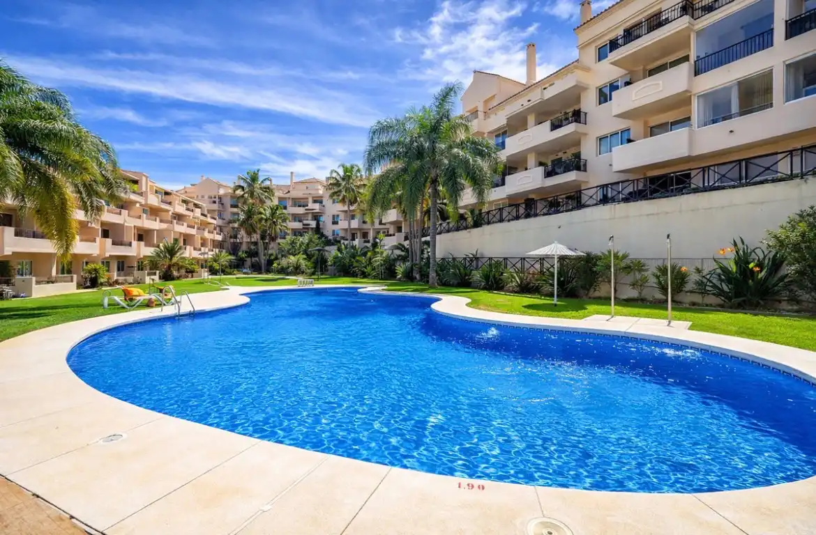 Piscina de Piso en venta en Manilva con Aire acondicionado, Terraza y Trastero