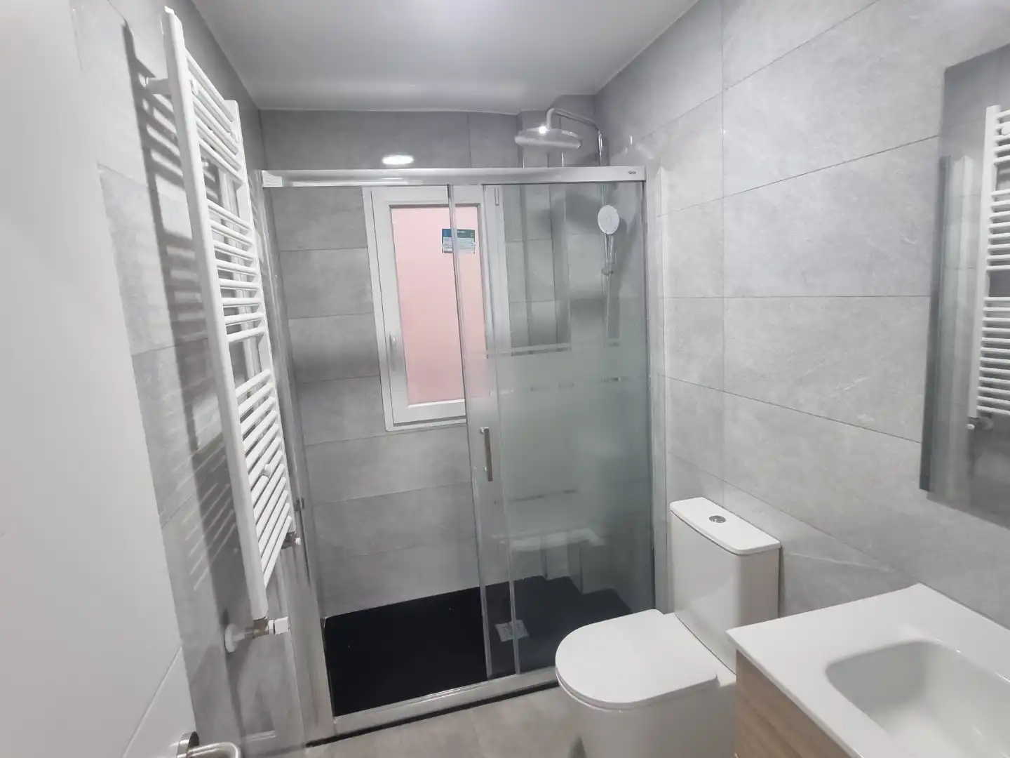 Baño de Piso en venta en Burgos con Calefacción y Terraza
