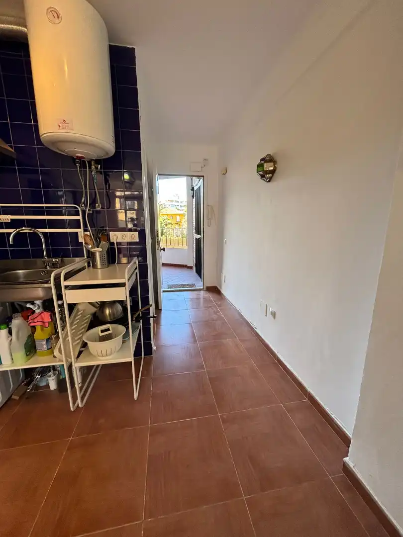 Cuina de Apartament de lloguer en Torremolinos amb Moblat i Piscina comunitària