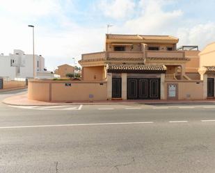 Vista exterior de Casa o xalet en venda en Torrevieja amb Aire condicionat, Calefacció i Terrassa