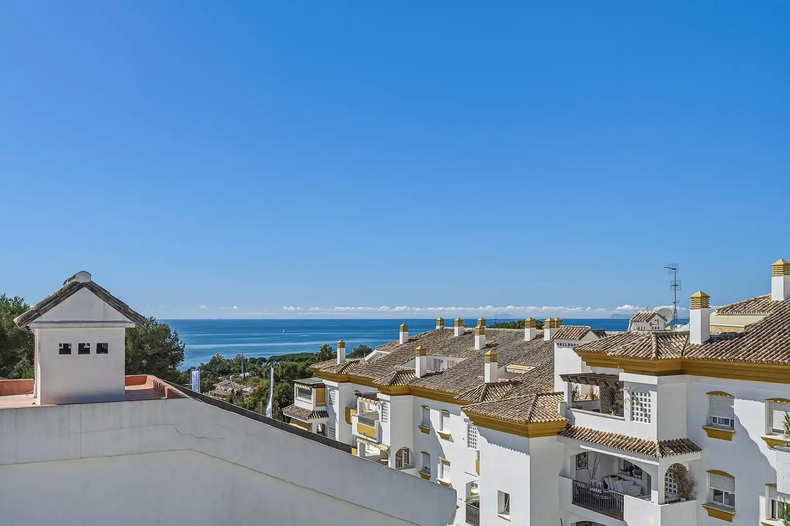 Penthouse with terrace for sale in Calle Teba 4