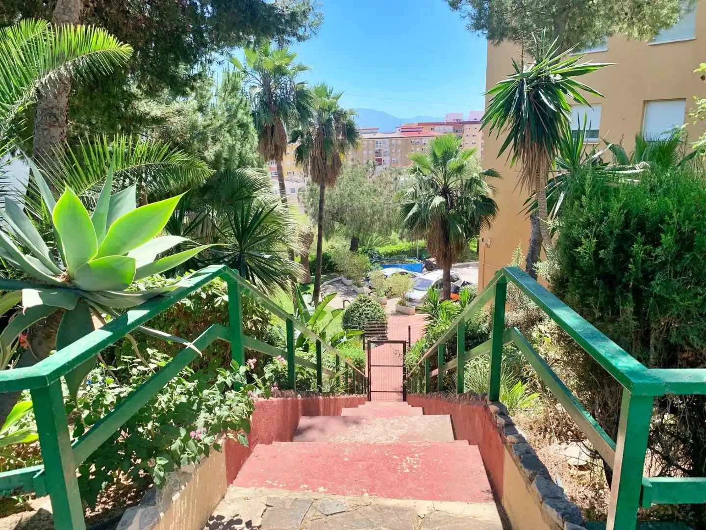 Vista exterior de Piso en venta en Málaga con Jardín privado, Terraza y Amueblado