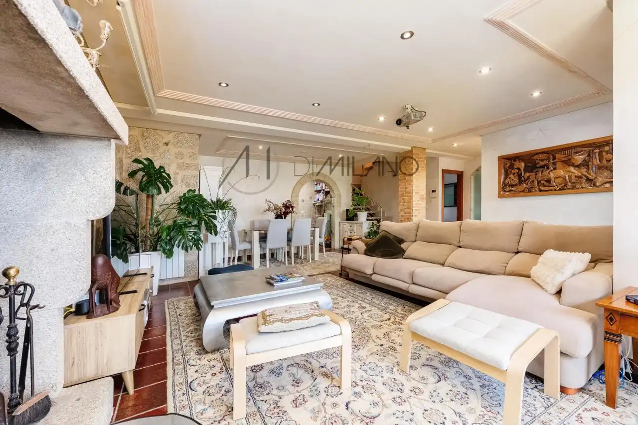 Sala de estar de Casa o chalet en venta en Nigrán con Calefacción, Jardín privado y Parquet