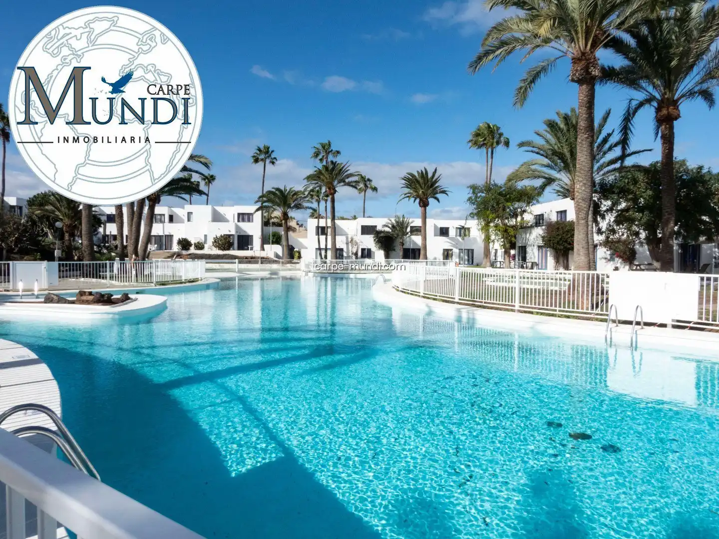 Vista exterior de Apartament en venda en La Oliva amb Terrassa i Piscina comunitària