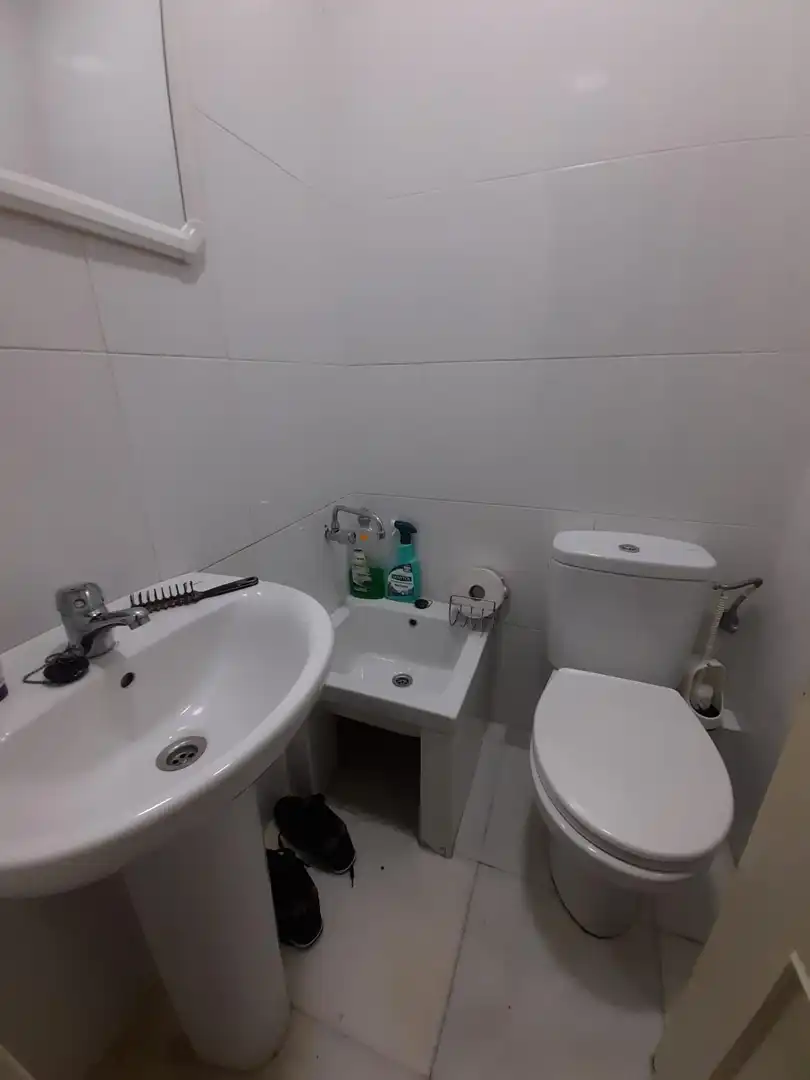 Bany de Local de lloguer en Cádiz amb Aire condicionat