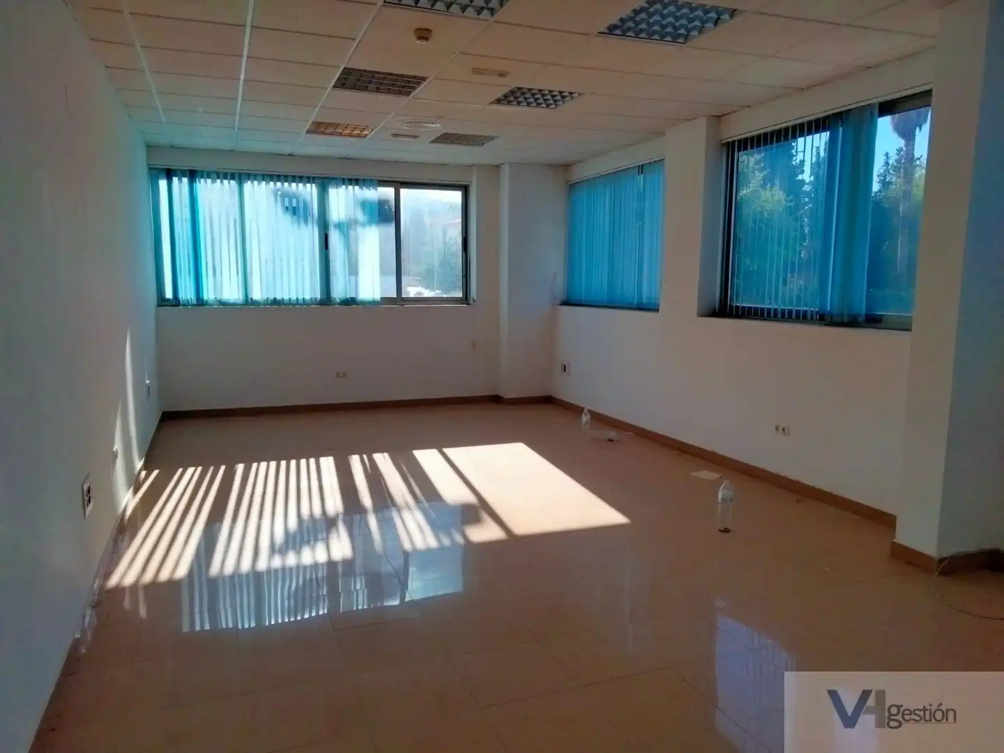Oficina en venta en Villamartín