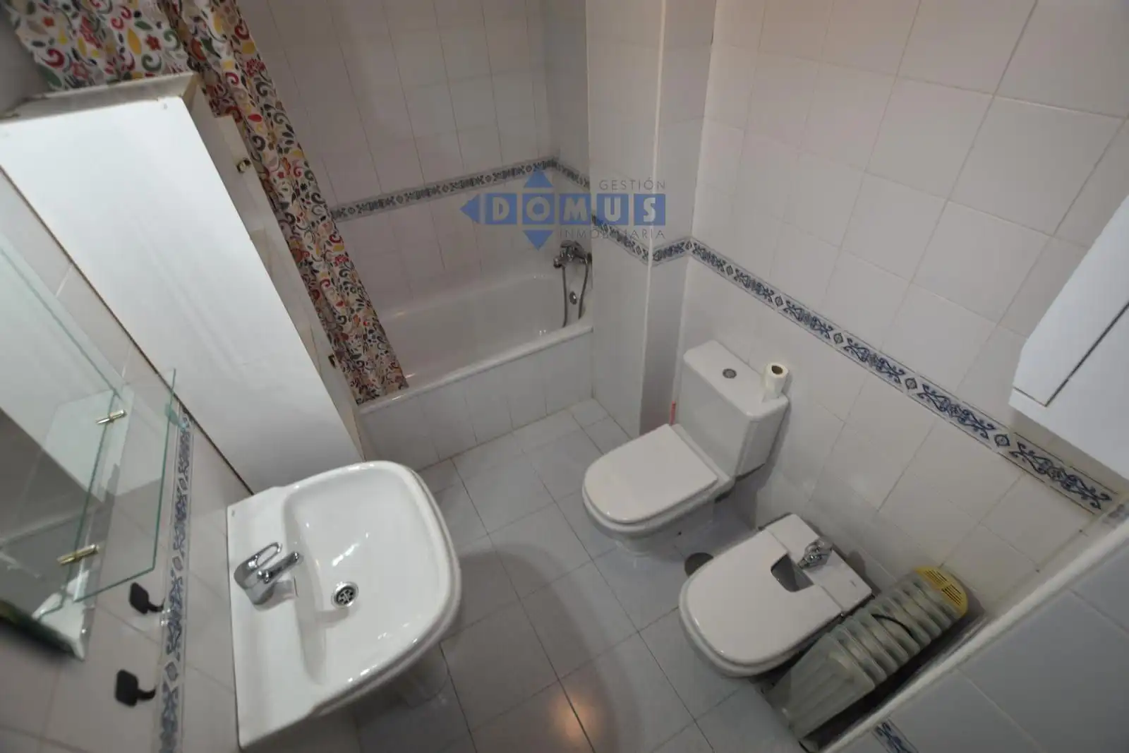 Bathroom of Flat for sale in Ronda  with Air Conditioner, Terrace and Furnished