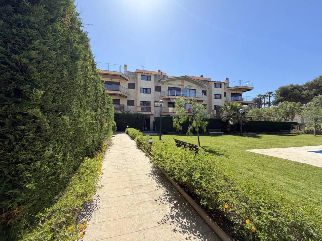 Außenansicht von Wohnungen zum Verkauf in Castell d'Aro, Platja d'Aro i s'Agaró mit Klimaanlage, Heizung und Terrasse