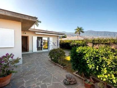 Vista exterior de Casa o xalet en venda en La Orotava amb Jardí privat